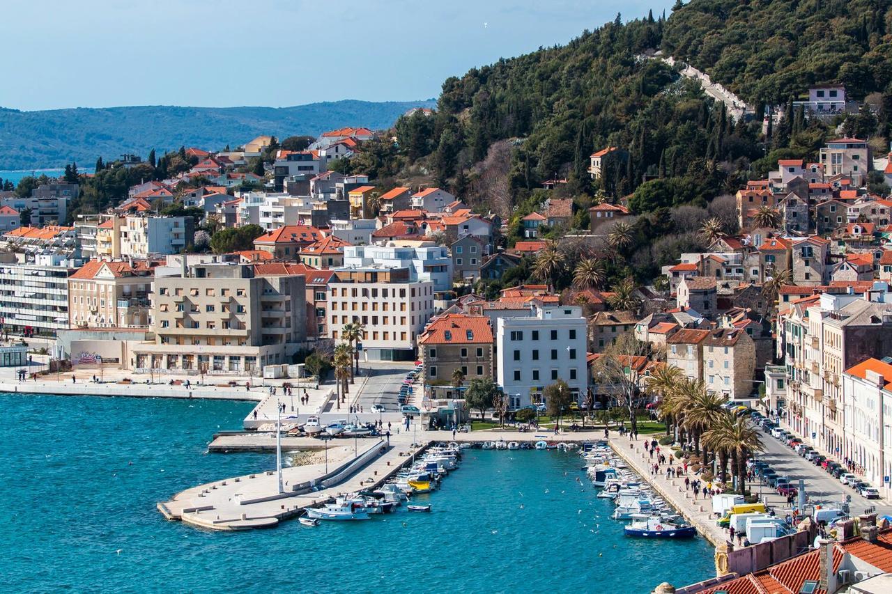 Happy Brothers - Center Of Split Exterior photo